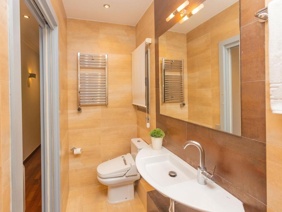 Apartment Centro- Passeig De Gracia - Casa Batllo By Interhome Barcelona Exterior foto